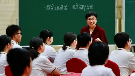 張潔：創(chuàng)建“四有”思政課堂 培養(yǎng)學(xué)生政治核心素養(yǎng)