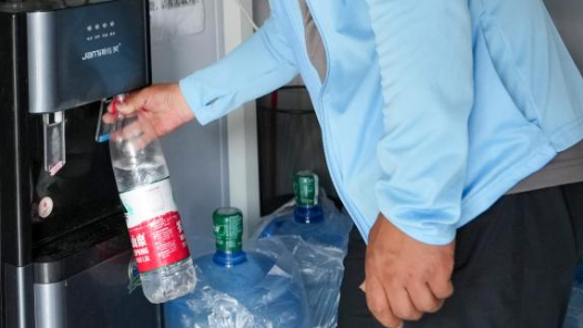 上海青浦102家“清涼補(bǔ)給站”貼心開放 日均服務(wù)戶外職工700余人次