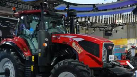 東方紅混動拖拉機亮相鏈博會！未來可實現無人駕駛