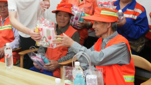 遼寧省大連市總工會(huì)開展“平安度夏送清涼”活動(dòng)