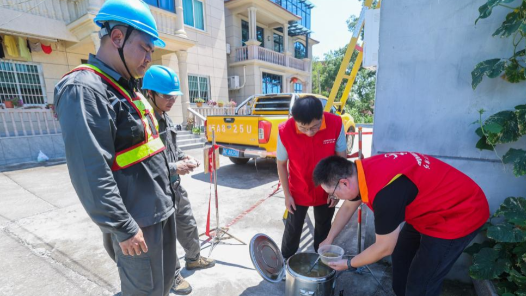 威海市總工會(huì)開展“夏送清涼”活動(dòng)