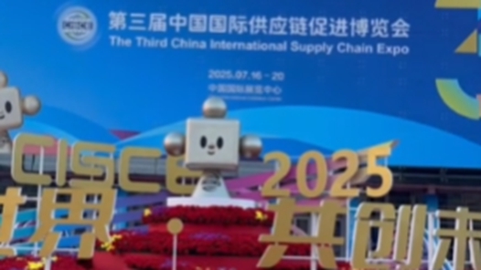 聚焦鏈博會丨告別高空作業，門吊司機坐在中控室就能“云操控”