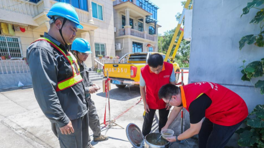 定制降溫服務(wù) 撐起愛(ài)的“遮陽(yáng)傘” 福建省福州各級(jí)工會(huì)花式送清涼