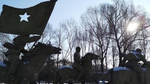 銘記歷史 緬懷先烈｜汲取精神滋養 激發前行力量