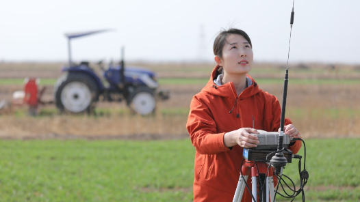 "北斗女孩"為農(nóng)機(jī)加裝"智慧芯片"