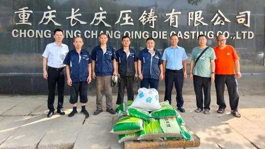 重慶巴南區(qū)總工會(huì)為職工撐起“清涼傘”