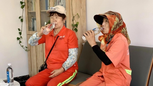 山東威海工會(huì)為戶外勞動(dòng)者打造夏日“清涼地”