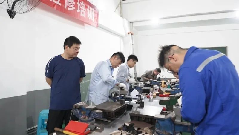 主播說創新｜技能+學歷雙Buff！重慶工會構建產業工人提升新模式_1754612204827