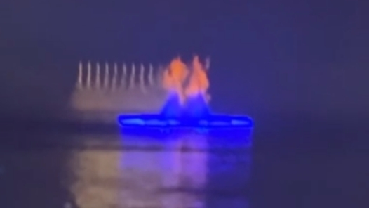 世運會史上第一支主火炬在水中點燃！“生命之樹”煙花閃耀夜空