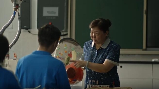 33年誨人不倦，她是“愛生如子”的“霍媽媽”