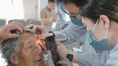 青藏高原上的十三載光明之約