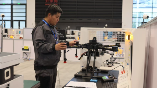 硬科技撐臺 “老師傅”炫技——第三屆全國技能大賽開賽