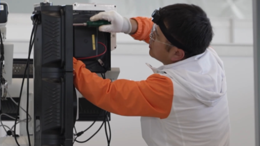 全國技能大賽炫“科技范兒” 機器人“管家”現(xiàn)場上崗