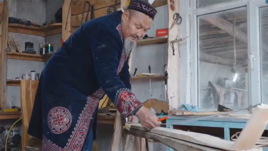 中國(guó)夢(mèng)·大國(guó)工匠篇丨在“人類滑雪起源地”阿勒泰，滑雪“活化石”在他手中煥發(fā)新生