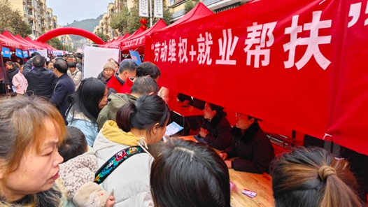 邁向“十五五”的民生圖景丨脫貧戶家門口就業(yè)收入更穩(wěn)