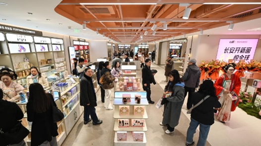 新華鮮報·“十四五”發展亮點丨中國“大市場”不一般！內需平均貢獻率86.4%