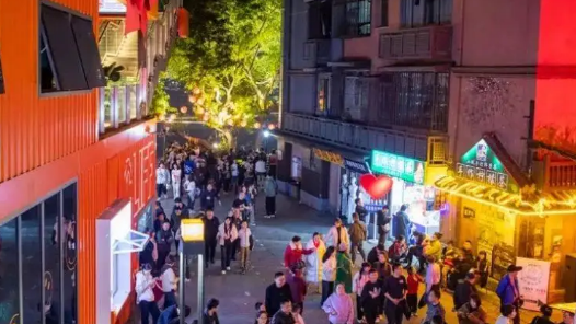 邁向“十五五”的發(fā)展圖景｜商業(yè)活力注入，一個老街區(qū)年產(chǎn)值過億元