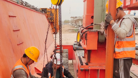 “7字神器”讓槽型運梁車換胎效率翻倍