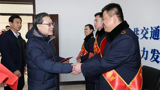 王東明赴河北滄州送溫暖時強調：努力幫助職工群眾排憂解難 切實增強職工群眾獲得感幸福感安全感