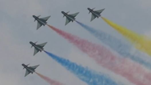 中國空軍八一飛行表演隊亮相第十屆新加坡航展