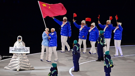 寧忠?guī)r、張楚桐擔任旗手，中國代表團入場