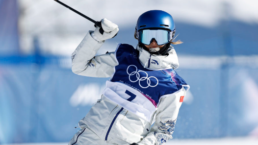 新華圖訊丨冬奧會自由式滑雪：三名中國選手晉級女子坡面障礙技巧決賽