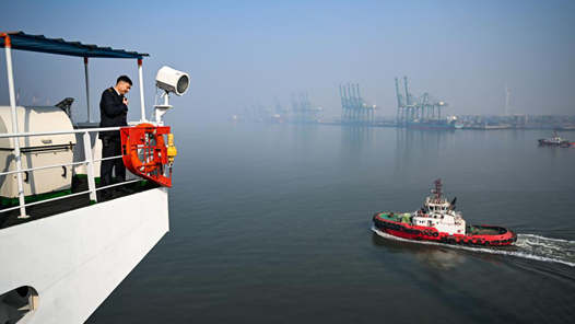 新春走基層·記者體驗360行｜當引航員！這雙船舶的“眼睛”不一般