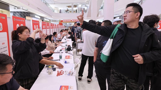 貴州省安順市普定縣紡織業(yè)帶動就業(yè)上萬人次