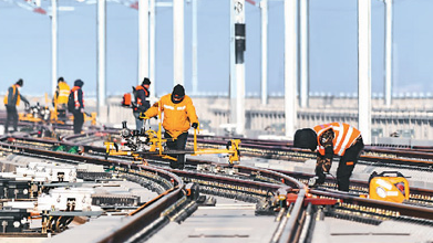 “鋼軌B超師”守護(hù)歸鄉(xiāng)路