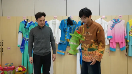 勞動最光榮｜讓更多年輕人走進(jìn)劇院看戲，看他如何讓四百年老戲“破圈”！