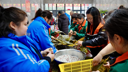 浙江天臺：新就業形態勞動者成年夜飯“座上賓”