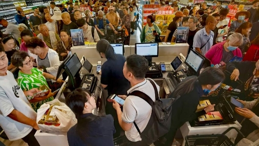 家門口的“免稅購物車”——海南島內居民免稅店開業直擊