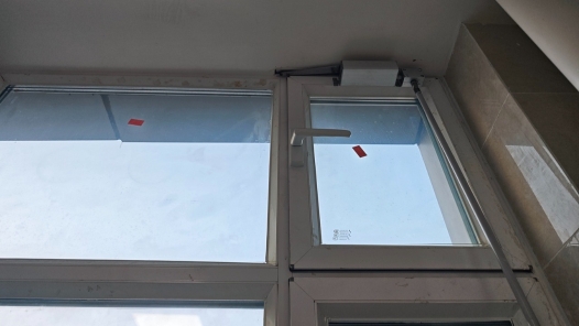 舊樓改造妙招頻出！暗埋式排煙窗裝置既省工又增效