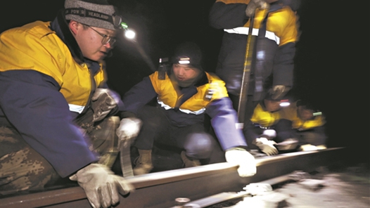 新春走基層·一線蹲點影像｜紅旗隧道打冰人