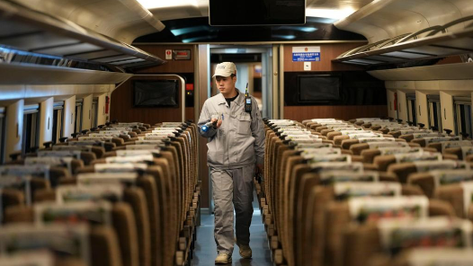 新春走基層丨“動車醫生”的檢修不眠夜