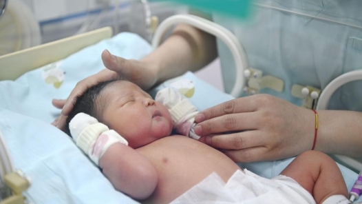 新春走基層丨產房里的“守歲人”：身體很累，心里開心