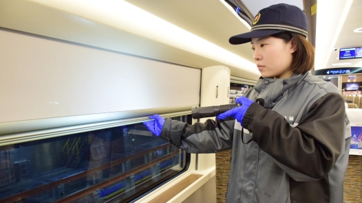 新春走基層｜為動車做“內科診療”的除夕夜：90后女機械師的第4次堅守