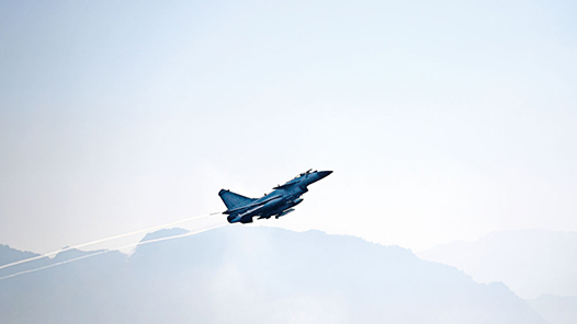 新春走基層丨枕戈待旦，在煙花綻放時——空軍航空兵某旅春節見聞